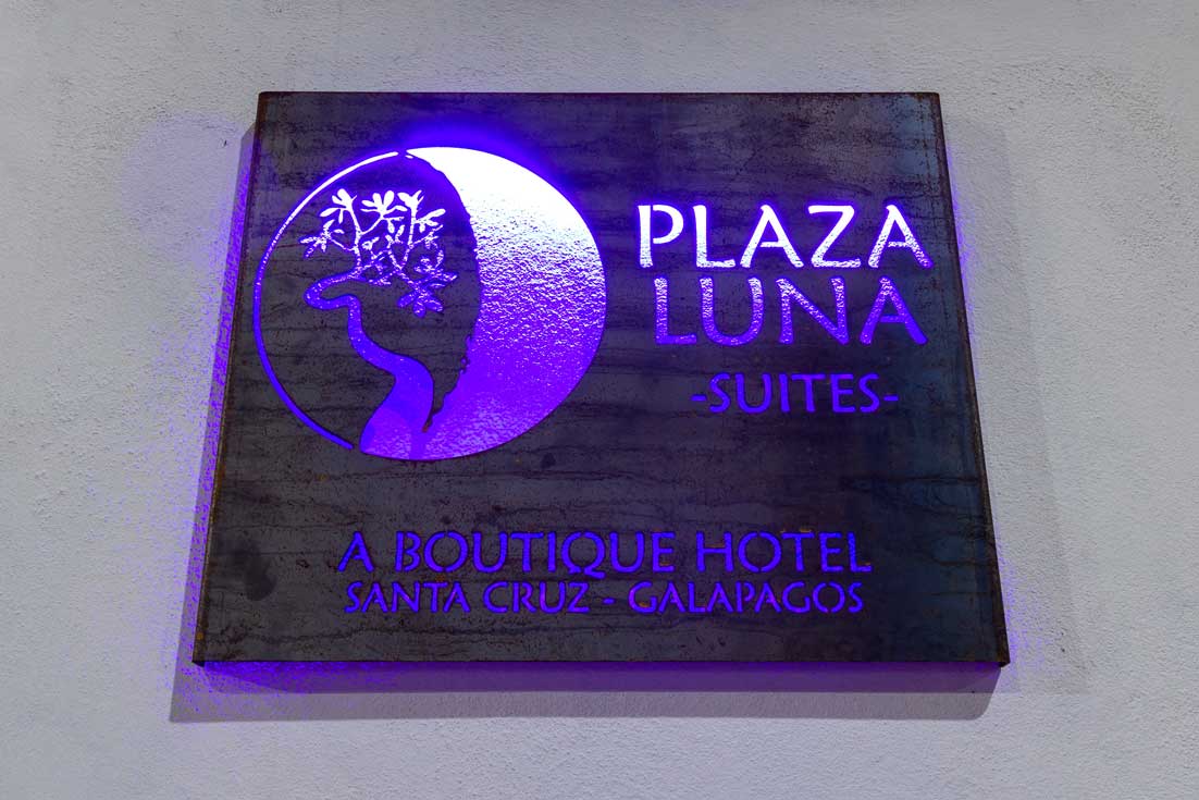 blue door Plaza Luna Suites hotel galapagos